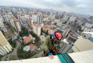 dış cephe cam temizliği, endüstriyel dağcılık, iple erişim, dış cephe silikonlama,dağcı camcı, endüstriyel dağcılık nedir, dış cephe yüksek bina, istanbul dışcephe dağcılık